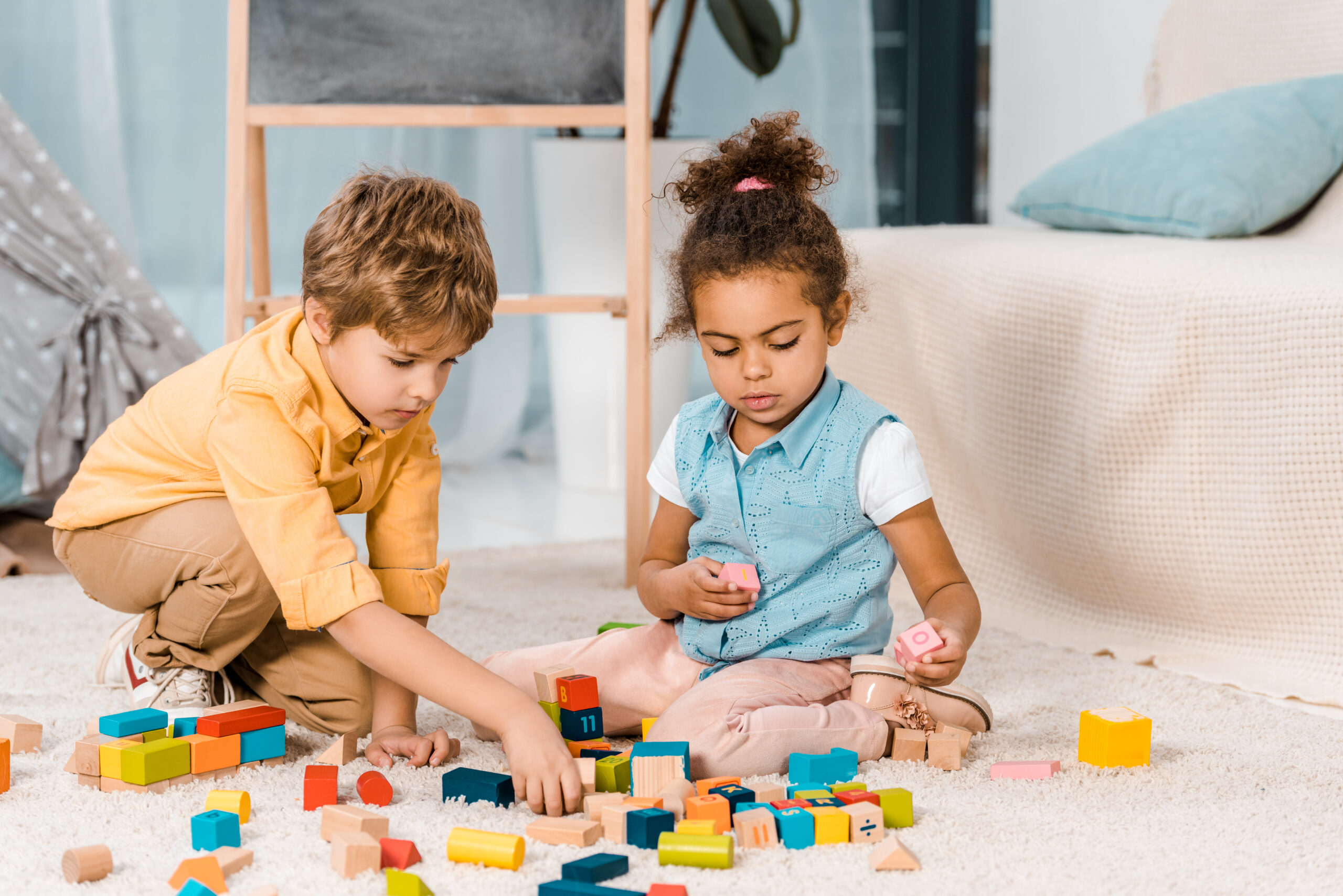 social skills therapy icon - two kids playing with blocks